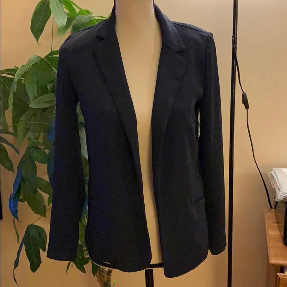 🩵 3 for $10 H&M Navy Blazer